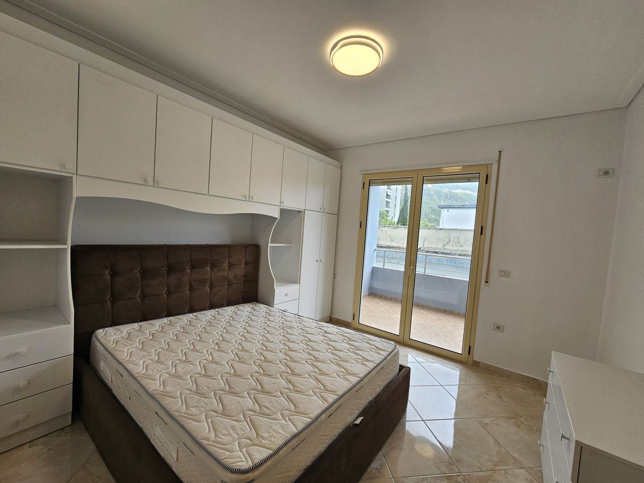 Квартира на продажу в Лунгомаре Влера, Албания